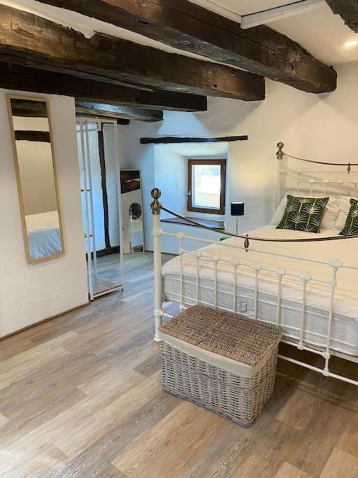 Spacious 1 Bed Home With Shared Pool Champagnac-la-Rivière Exterior foto